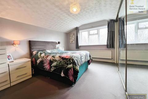 3 bedroom chalet for sale, Brock Hill, Wickford