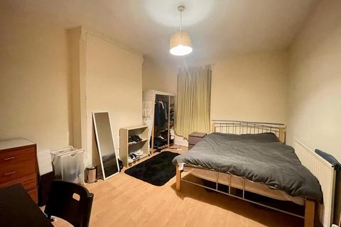 6 bedroom semi-detached house for sale - Gedling Grove, Nottingham NG7