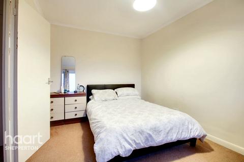 33 Cornerside, Ashford, TW15 1UY