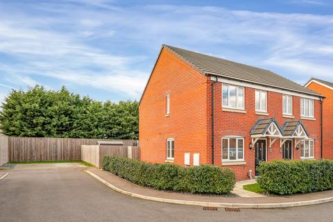 2 bedroom semi-detached house for sale - Stunning Home at Squirrel Crescent, Melton Mowbray, LE13 0GT