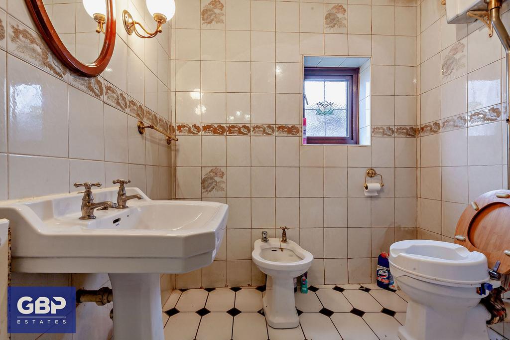 Bathroom Ground Floor