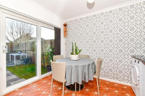21 Dunkirk Close, Dymchurch, Romney Marsh, TN29 0PT