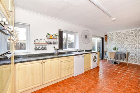21 Dunkirk Close, Dymchurch, Romney Marsh, TN29 0PT