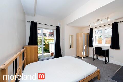 3 bedroom maisonette for sale - North End Road, London NW11