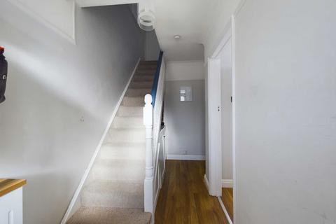 16 Heath Close, Hemel Hempstead, HP1 1TU