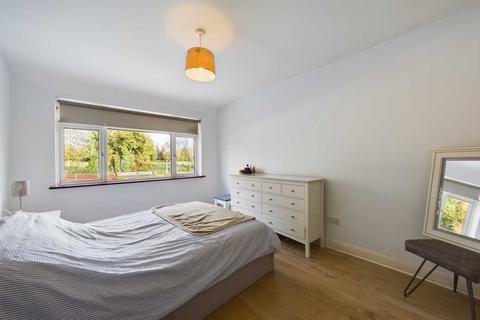 16 Heath Close, Hemel Hempstead, HP1 1TU
