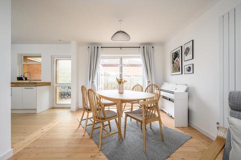 2 bedroom semi-detached villa for sale - Craigmount Avenue North, Edinburgh EH12