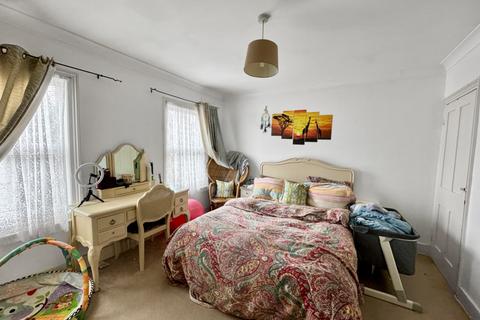 3 bedroom end of terrace house for sale, Raphael Road, Gravesend, Kent, DA12