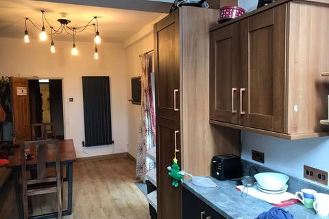 9 bedroom terraced house to rent, Balmoral Road, Manchester M14