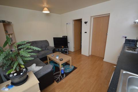 2 bedroom flat to rent, Birchfields Road, Manchester M13