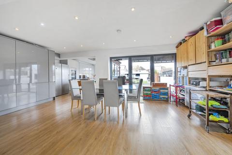 38 Shepherds Lane, Guildford, GU2 9SL