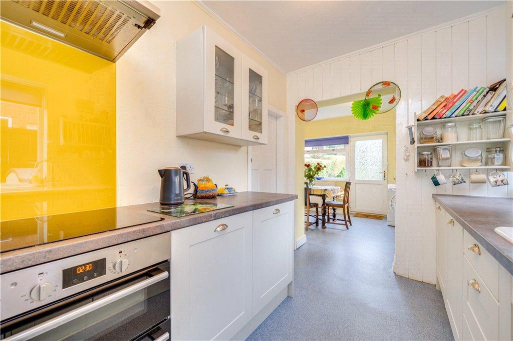 Woodlands Avenue, Harrogate, HG2 4 bed semidetached house for sale £