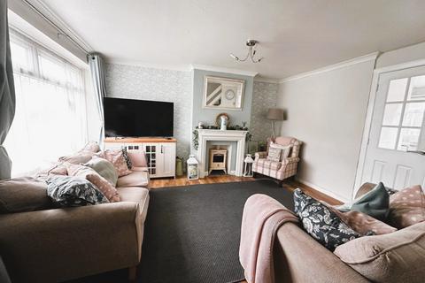 3 bedroom terraced house for sale - Monmouth Close, Rainham
