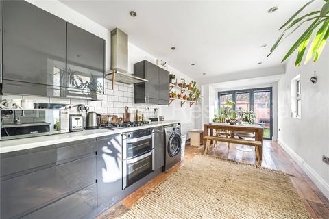 40 Winchelsea Road, London, N17 6XH