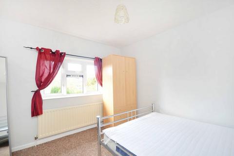74 Homestall, Guildford, GU2 8JS