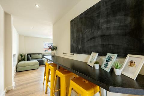 7 bedroom flat to rent, Regent Terrace
