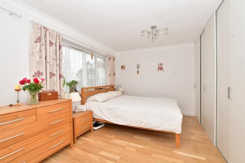 6 Hillhouse Drive, Reigate, RH2 8BH