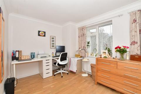 6 Hillhouse Drive, Reigate, RH2 8BH