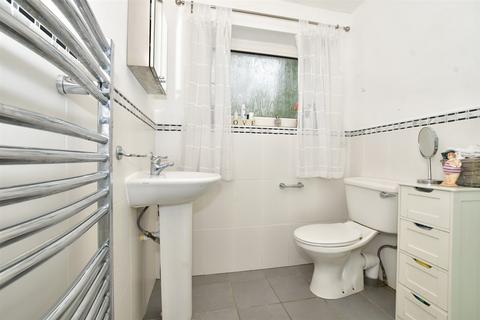 6 Hillhouse Drive, Reigate, RH2 8BH
