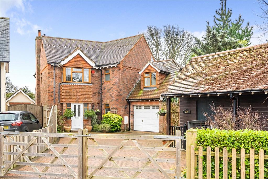 Chaucombe Place, New Milton, Hampshire, BH25 4 bed detached house for ...