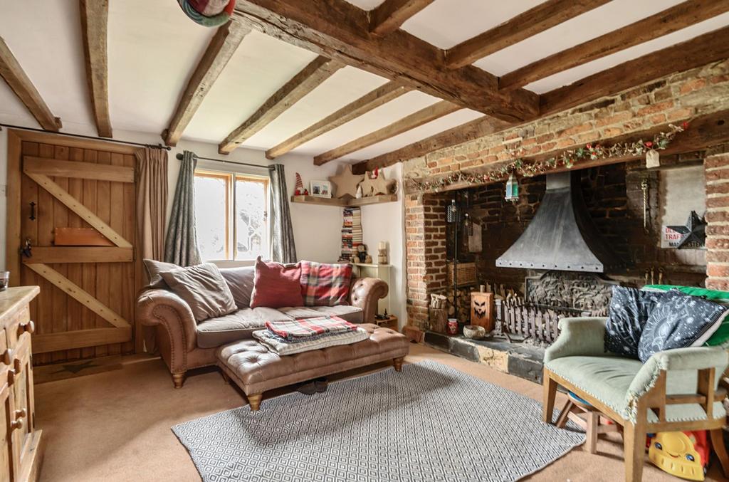 Crawley Road, Horsham, RH12 2 bed terraced house for sale £385,000