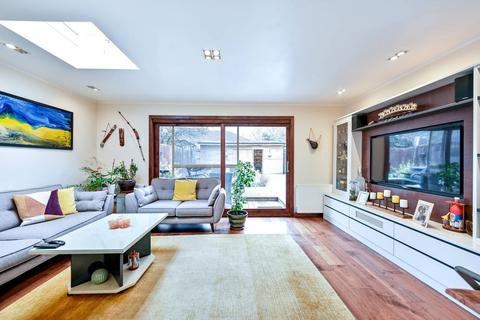 46 Howard Road, Isleworth, TW7 6JN