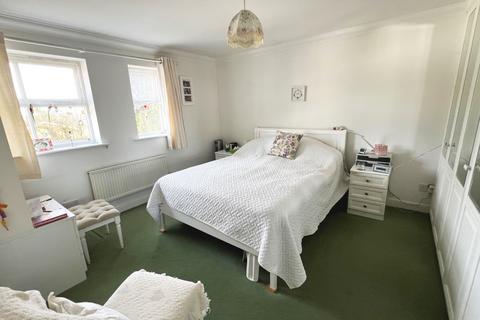 35 Egham Hill, Egham, TW20 0ER