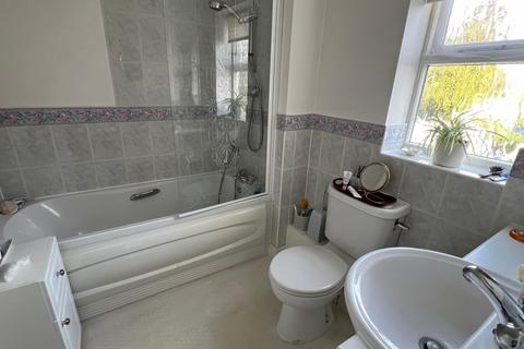 35 Egham Hill, Egham, TW20 0ER