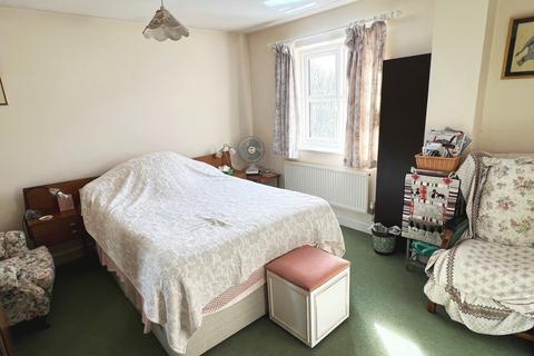 35 Egham Hill, Egham, TW20 0ER