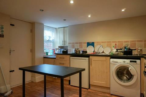 5 bedroom terraced house to rent - Stanmore Place, Leeds LS4