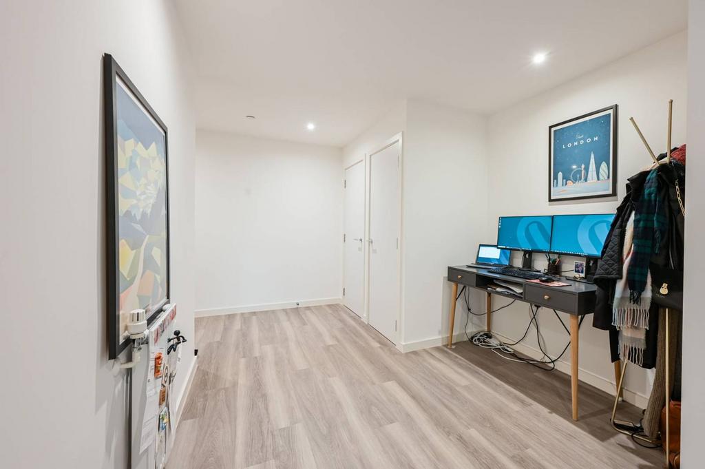 Chamberlain Court, Upton Park, E13 1 bed flat for sale £375,000