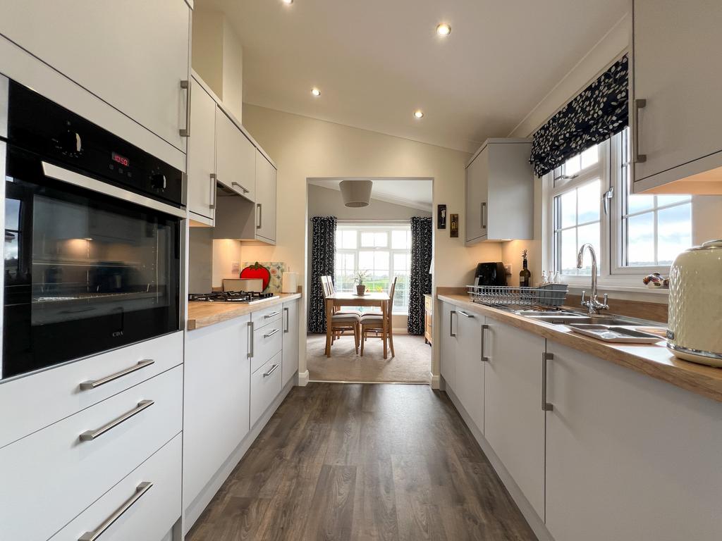 42 Castle Lake - kitchen