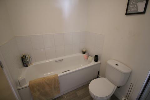 11 Fairbourne Walk, Oldham, OL1 4QQ