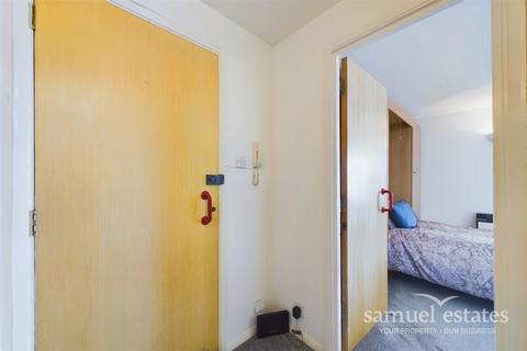 Studio for sale, Redgrave Close, Croydon, CR0