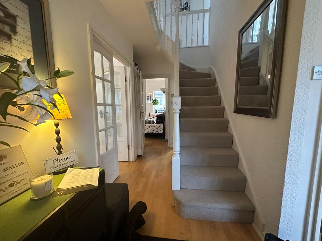 Carr Road, Northolt UB5 4 bed semidetached house for sale £750,000