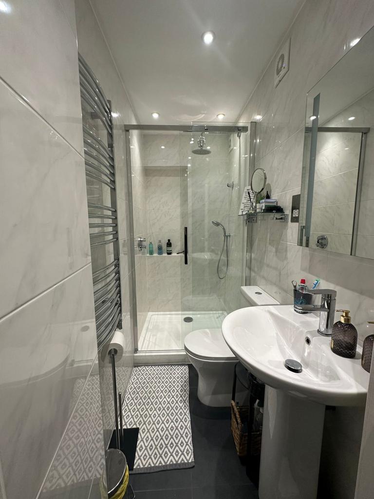 Carr Road, Northolt UB5 4 bed semidetached house for sale £750,000