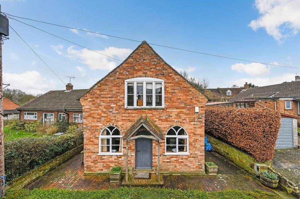 Padwell Lane, Great Chart, Ashford, Kent, TN23 2 bed detached house for