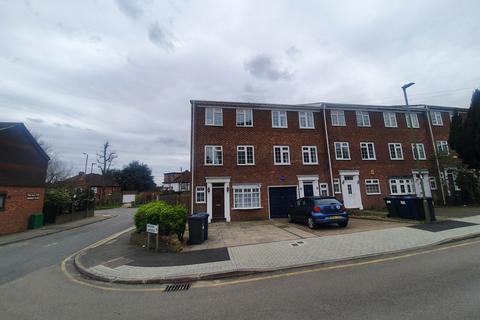 4 bedroom semi-detached house to rent - Oakview Gardens, London N2