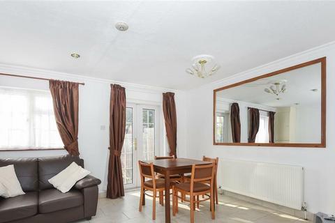 4 bedroom semi-detached house to rent - Oakview Gardens, London N2
