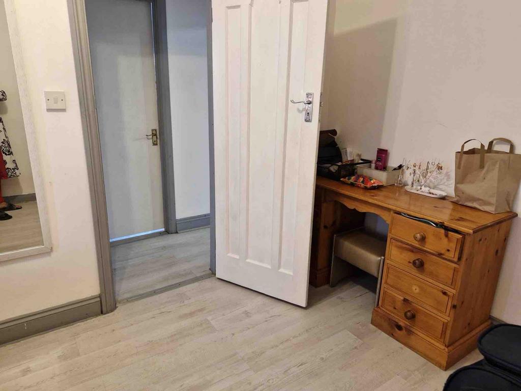 Double Room with private bathroom (shared kitchen