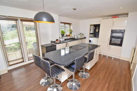 5 bedroom detached house for sale, Hidcote Close, Corby NN18