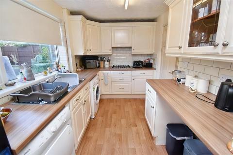4 bedroom semi-detached house for sale - Blake Road, Corby NN18