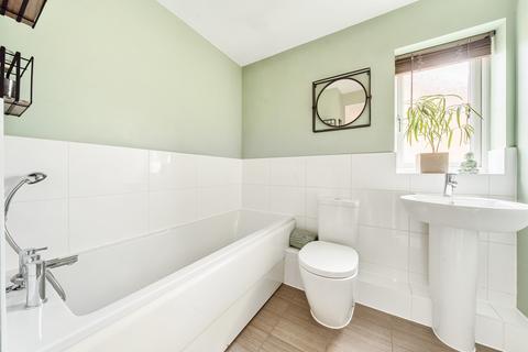 1 Empire Drive, Carterton, OX18 1BZ