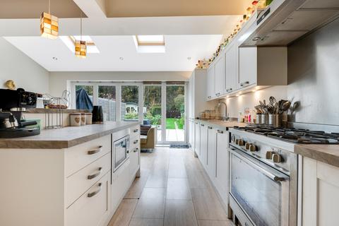 18 Eden Way, Beckenham, BR3 3DJ