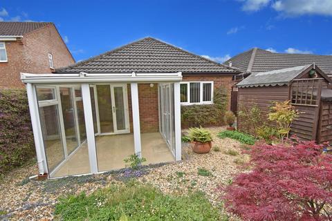 2 bedroom detached bungalow for sale - Waltham Close, Corby NN17