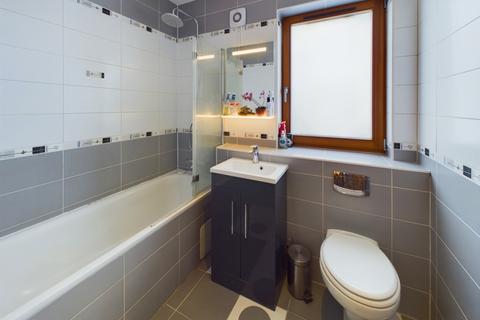 2a Kings Drive, Gravesend, DA12 5BG