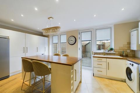 2a Kings Drive, Gravesend, DA12 5BG