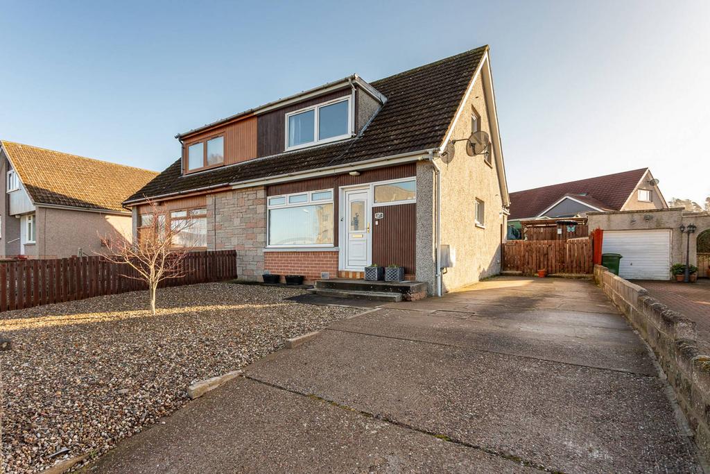 63 Old Halkerton Road, Forfar, DD8 1HJ 3 bed semidetached villa for
