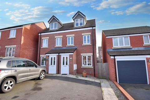 3 bedroom semi-detached house for sale - Silvester Road, Corby NN17