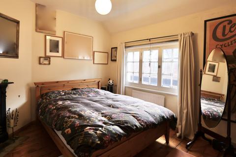 2 bedroom cottage for sale, High Street, Great Missenden, HP16